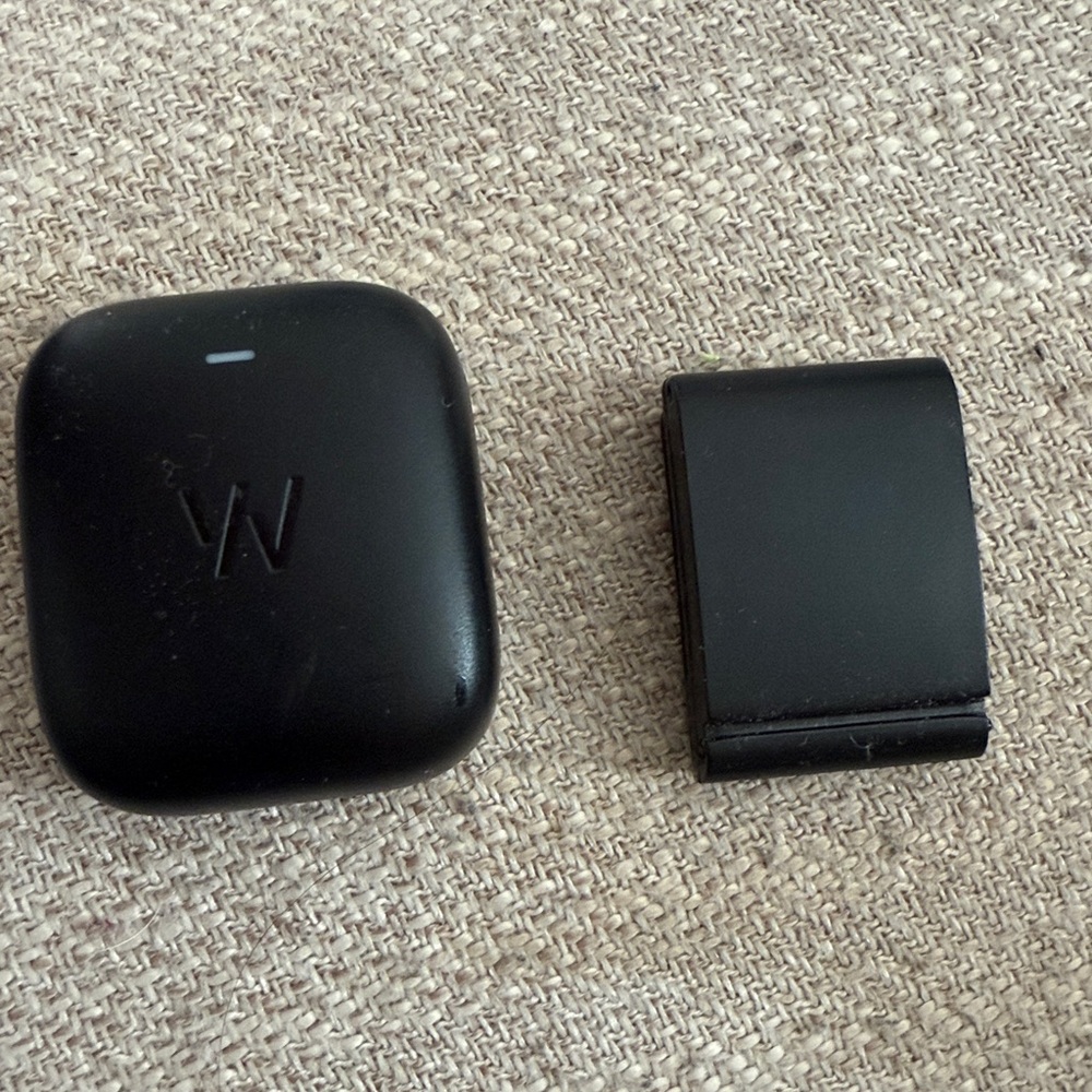 Whoop 4.0 battery charger & device